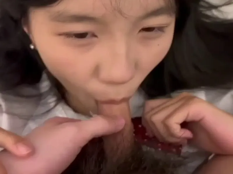 Em loli dễ thương liếm buồi biến em thành con em đĩ dam dang p2